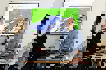 Simons bedste assistent et beregningsprogram, hvor han kan udarbejde 3D-modeller og se, hvilken effekt et givet solcelleanlæg vil levere.