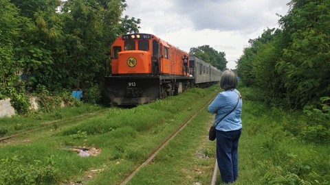Chi Redaja The Soon To Be Phased Out PNR Train Plying The Muntinlupa To Tutuban Route