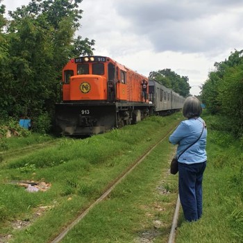 Chi Redaja The Soon To Be Phased Out PNR Train Plying The Muntinlupa To Tutuban Route