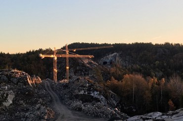 Kranene Paa Roeydalen Bru I Soloppgang