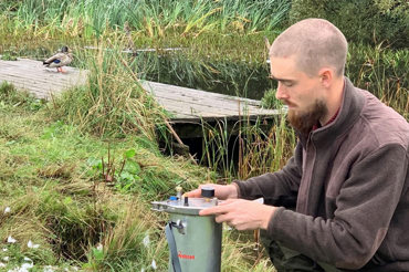 Med eDNA (environmental DNA eller miljø-DNA) kortlægger vi biodiversitet. 